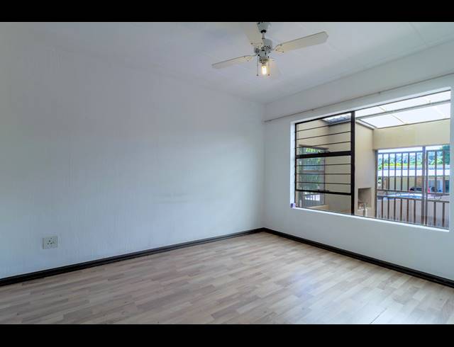 2 BEDROOM TOWNHOUSE FOR SALE IN ROODEKRANS